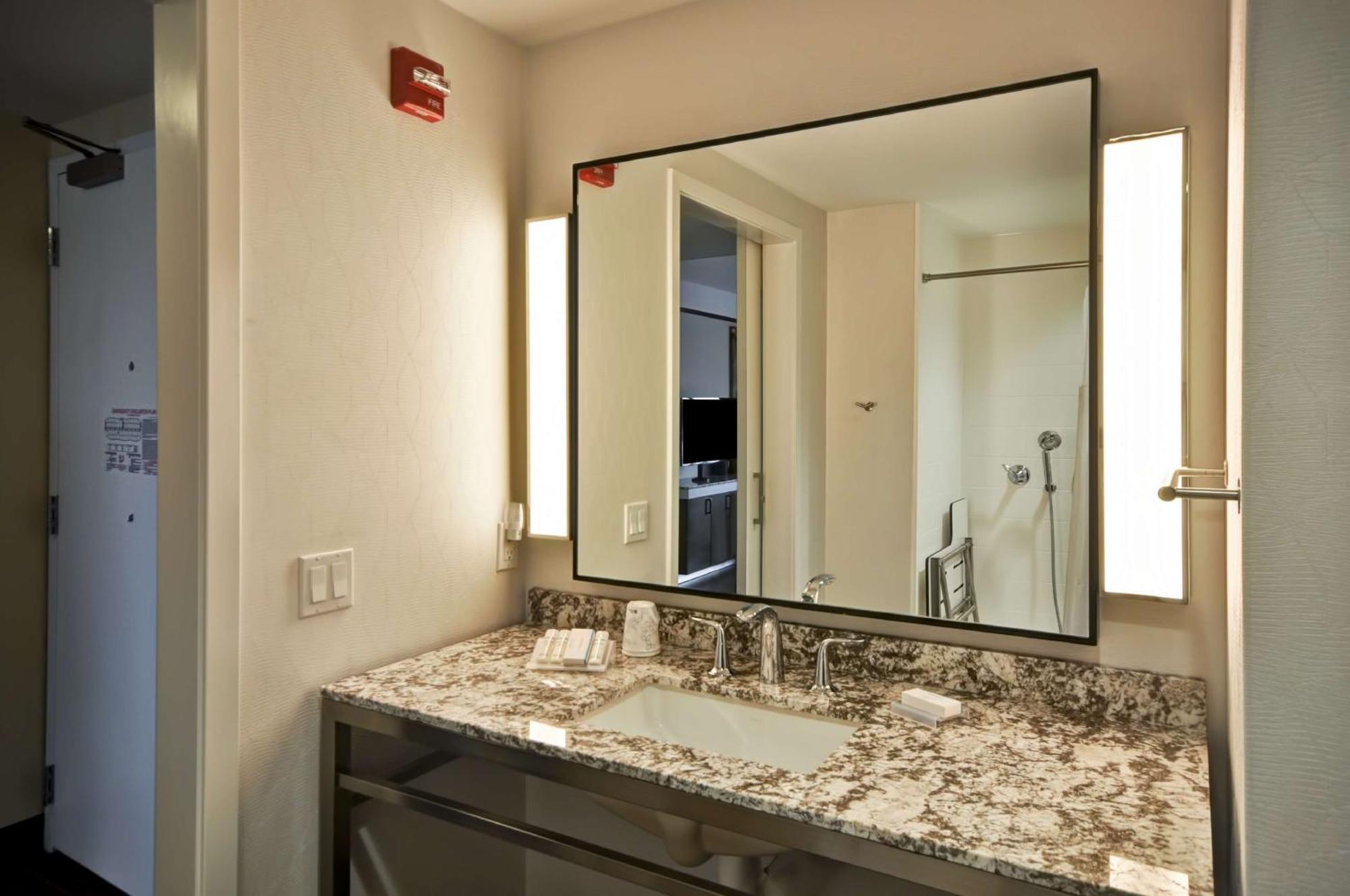 Hilton Garden Inn Detroit Troy Eksteriør billede
